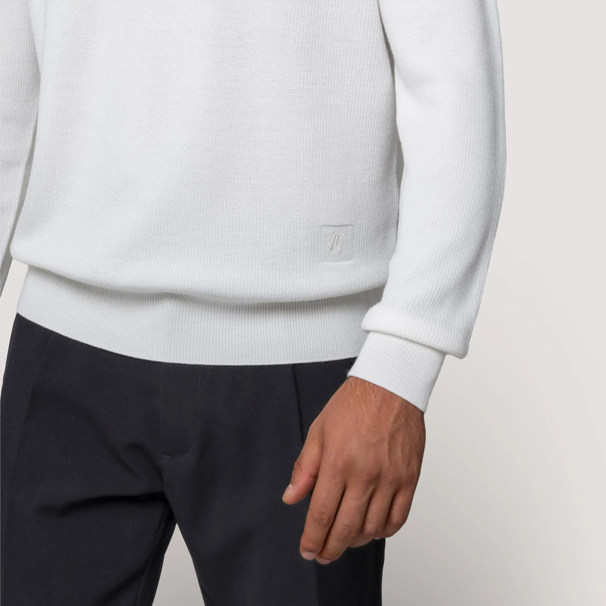 CREW NECK KNITTED SWEATER ESPRESSO IN EXTRAFINE MERINO WOOL - MKN021B FW01 889 : LF Luìs Figo
